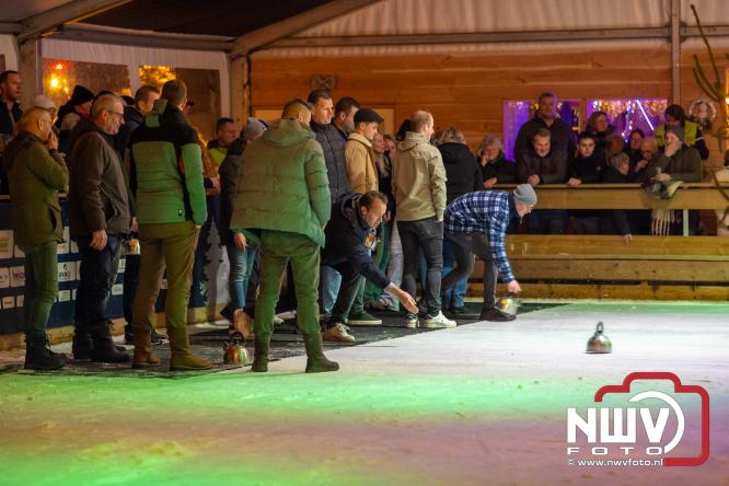 Winterfestijn Oldebroek sluit knallend af met spectaculaire Fluitketel Curlingwedstrijd met als winnaar De Knooierds. - &copy; NWVFoto.nl