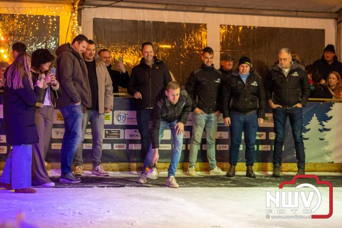 Winterfestijn Oldebroek sluit knallend af met spectaculaire Fluitketel Curlingwedstrijd met als winnaar De Knooierds. - &copy; NWVFoto.nl