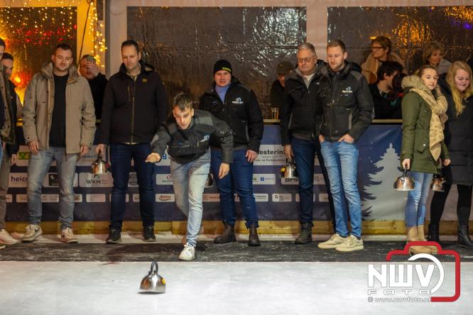Winterfestijn Oldebroek sluit knallend af met spectaculaire Fluitketel Curlingwedstrijd met als winnaar De Knooierds. - &copy; NWVFoto.nl