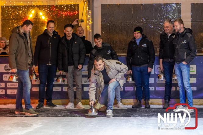 Winterfestijn Oldebroek sluit knallend af met spectaculaire Fluitketel Curlingwedstrijd met als winnaar De Knooierds. - &copy; NWVFoto.nl