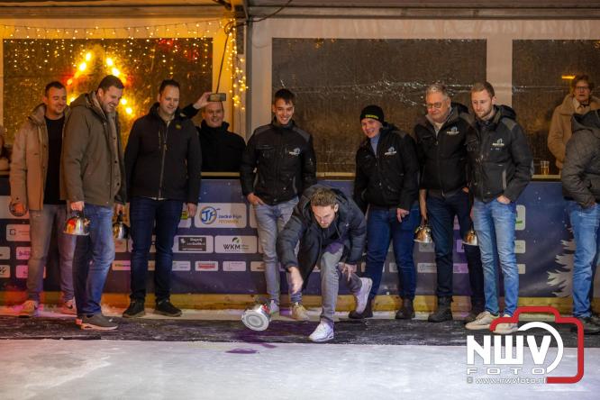 Winterfestijn Oldebroek sluit knallend af met spectaculaire Fluitketel Curlingwedstrijd met als winnaar De Knooierds. - &copy; NWVFoto.nl