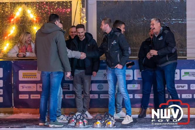 Winterfestijn Oldebroek sluit knallend af met spectaculaire Fluitketel Curlingwedstrijd met als winnaar De Knooierds. - &copy; NWVFoto.nl