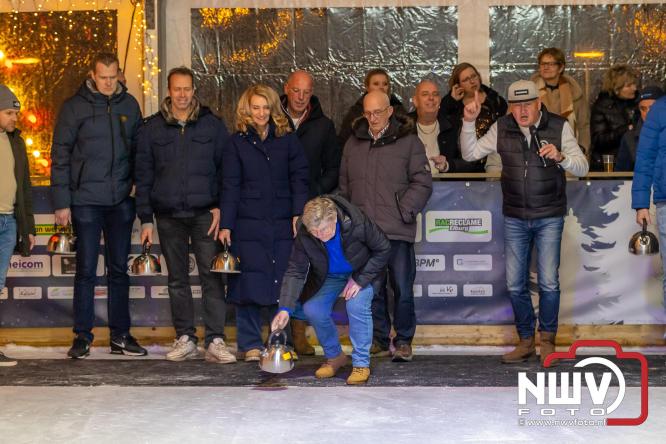 Winterfestijn Oldebroek sluit knallend af met spectaculaire Fluitketel Curlingwedstrijd met als winnaar De Knooierds. - &copy; NWVFoto.nl
