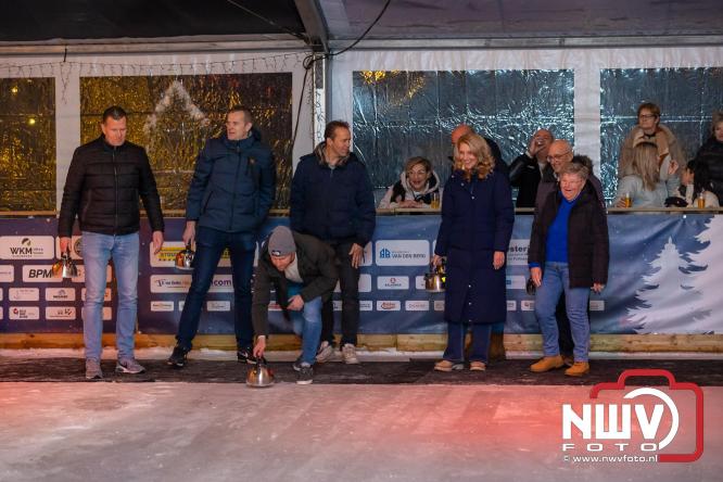 Winterfestijn Oldebroek sluit knallend af met spectaculaire Fluitketel Curlingwedstrijd met als winnaar De Knooierds. - &copy; NWVFoto.nl