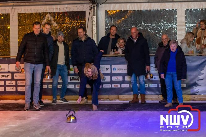 Winterfestijn Oldebroek sluit knallend af met spectaculaire Fluitketel Curlingwedstrijd met als winnaar De Knooierds. - &copy; NWVFoto.nl