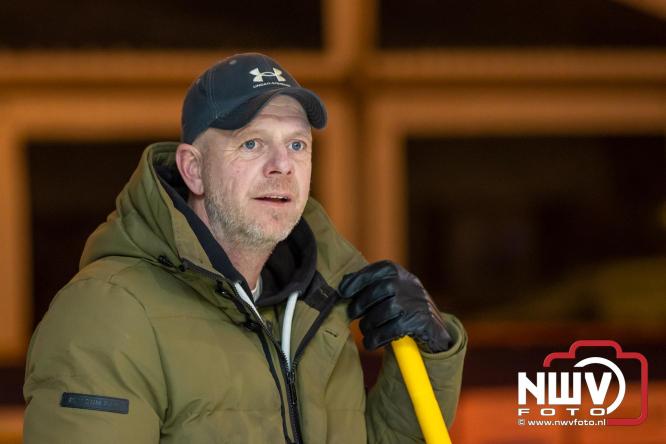 Winterfestijn Oldebroek sluit knallend af met spectaculaire Fluitketel Curlingwedstrijd met als winnaar De Knooierds. - &copy; NWVFoto.nl
