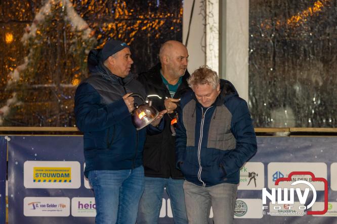 Winterfestijn Oldebroek sluit knallend af met spectaculaire Fluitketel Curlingwedstrijd met als winnaar De Knooierds. - &copy; NWVFoto.nl