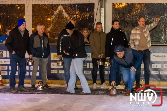 Winterfestijn Oldebroek sluit knallend af met spectaculaire Fluitketel Curlingwedstrijd met als winnaar De Knooierds. - &copy; NWVFoto.nl