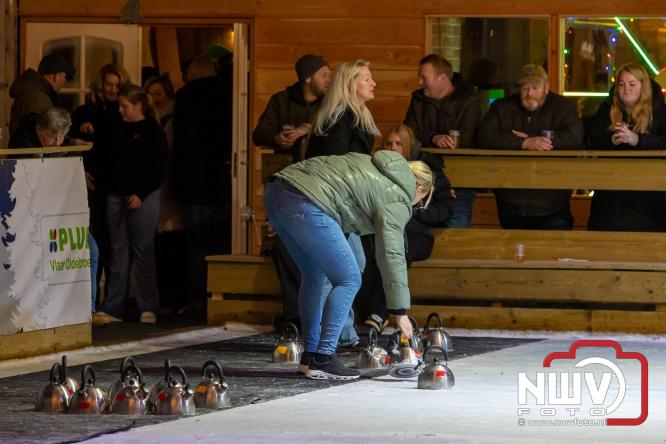 Winterfestijn Oldebroek sluit knallend af met spectaculaire Fluitketel Curlingwedstrijd met als winnaar De Knooierds. - &copy; NWVFoto.nl