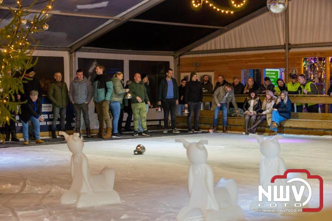 Winterfestijn Oldebroek sluit knallend af met spectaculaire Fluitketel Curlingwedstrijd met als winnaar De Knooierds. - &copy; NWVFoto.nl