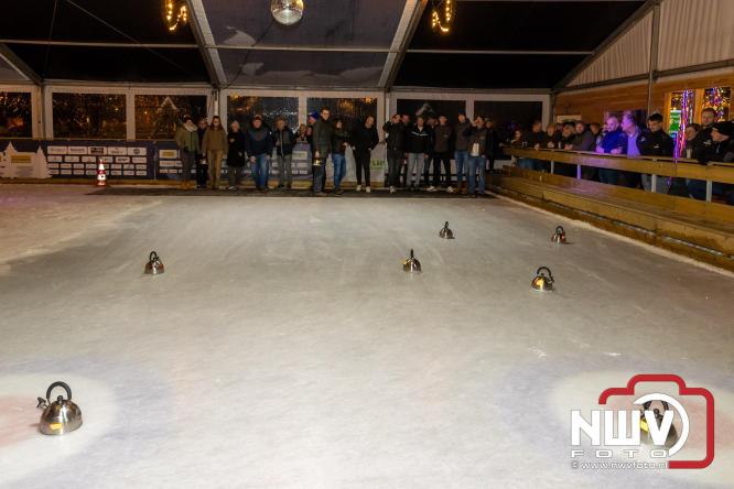 Winterfestijn Oldebroek sluit knallend af met spectaculaire Fluitketel Curlingwedstrijd met als winnaar De Knooierds. - &copy; NWVFoto.nl