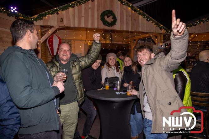 Winterfestijn Oldebroek sluit knallend af met spectaculaire Fluitketel Curlingwedstrijd met als winnaar De Knooierds. - &copy; NWVFoto.nl