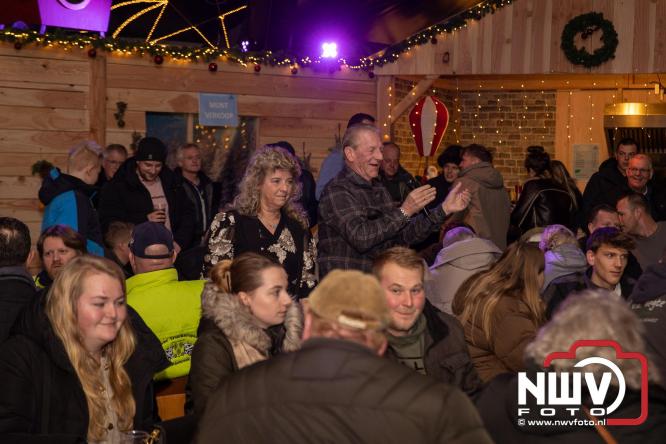 Winterfestijn Oldebroek sluit knallend af met spectaculaire Fluitketel Curlingwedstrijd met als winnaar De Knooierds. - &copy; NWVFoto.nl
