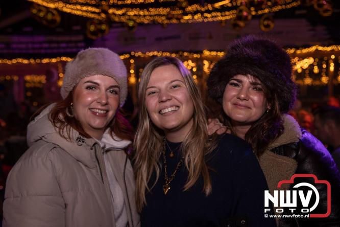 Winterfestijn Oldebroek sluit knallend af met spectaculaire Fluitketel Curlingwedstrijd met als winnaar De Knooierds. - &copy; NWVFoto.nl