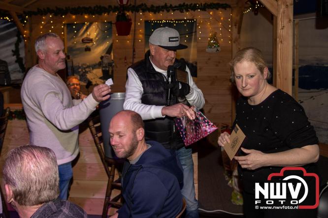 Winterfestijn Oldebroek sluit knallend af met spectaculaire Fluitketel Curlingwedstrijd met als winnaar De Knooierds. - &copy; NWVFoto.nl