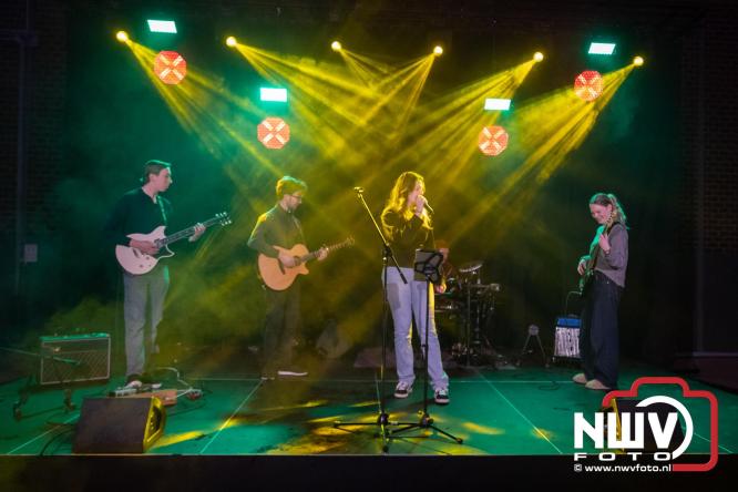 Eerste Jongerenfestival in MFC ’t Huiken Elburg direct een hit onder jongeren. - &copy; NWVFoto.nl