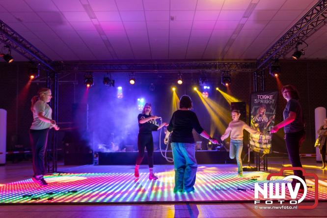 Eerste Jongerenfestival in MFC ’t Huiken Elburg direct een hit onder jongeren. - &copy; NWVFoto.nl