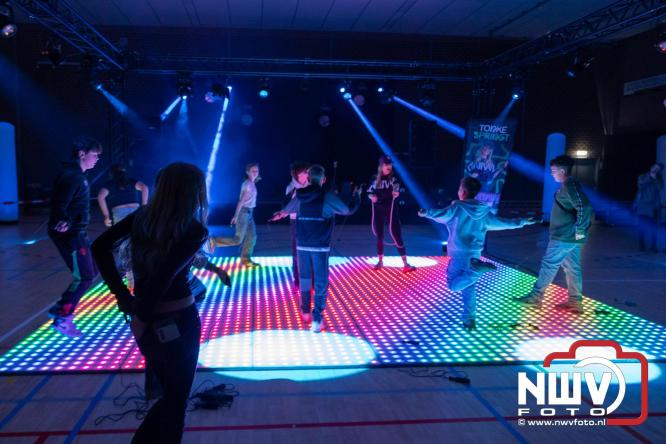 Eerste Jongerenfestival in MFC ’t Huiken Elburg direct een hit onder jongeren. - &copy; NWVFoto.nl