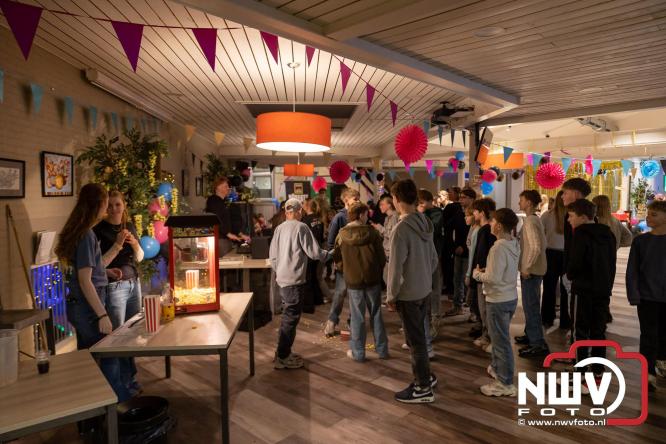 Eerste Jongerenfestival in MFC ’t Huiken Elburg direct een hit onder jongeren. - &copy; NWVFoto.nl