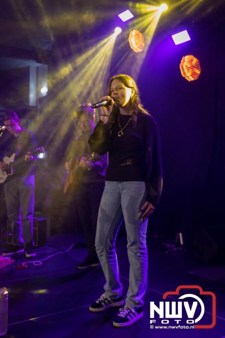 Eerste Jongerenfestival in MFC ’t Huiken Elburg direct een hit onder jongeren. - &copy; NWVFoto.nl