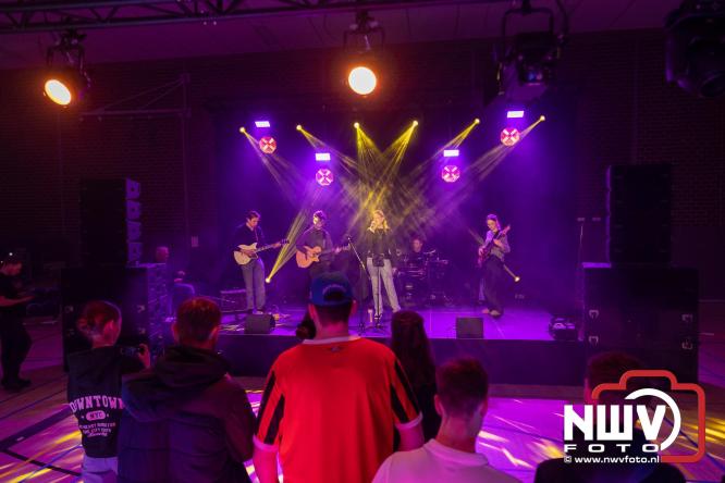 Eerste Jongerenfestival in MFC ’t Huiken Elburg direct een hit onder jongeren. - &copy; NWVFoto.nl