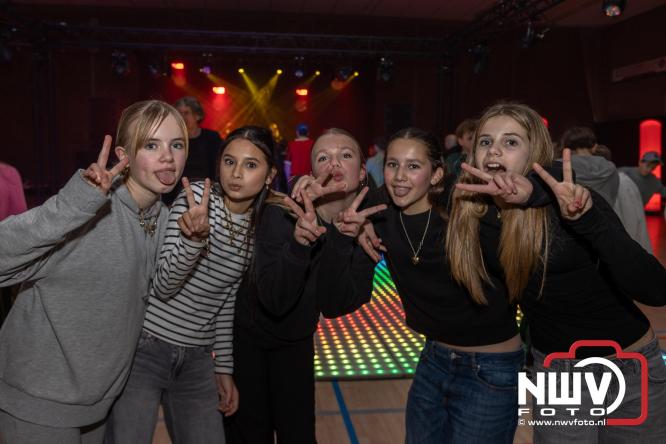 Eerste Jongerenfestival in MFC ’t Huiken Elburg direct een hit onder jongeren. - &copy; NWVFoto.nl