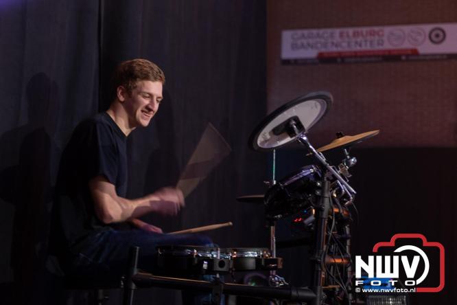 Eerste Jongerenfestival in MFC ’t Huiken Elburg direct een hit onder jongeren. - &copy; NWVFoto.nl