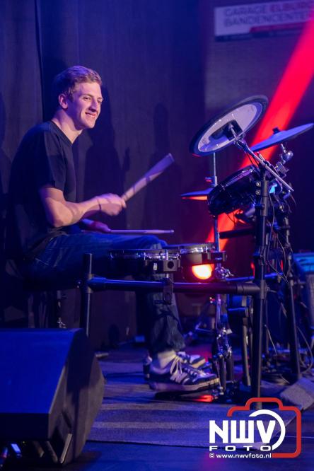 Eerste Jongerenfestival in MFC ’t Huiken Elburg direct een hit onder jongeren. - &copy; NWVFoto.nl