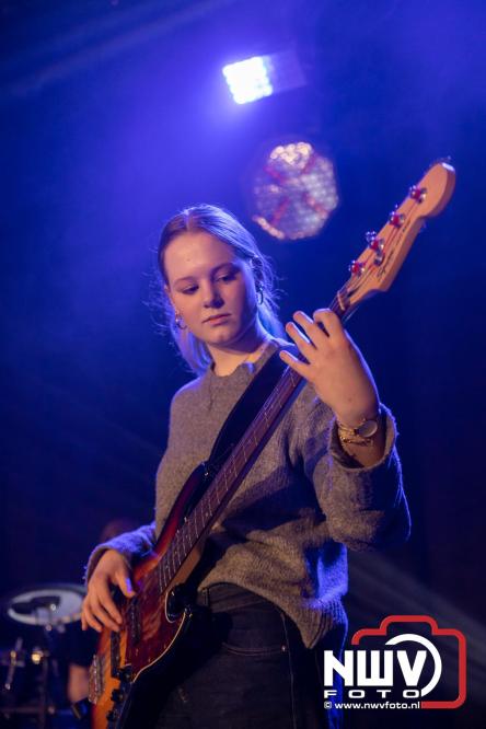 Eerste Jongerenfestival in MFC ’t Huiken Elburg direct een hit onder jongeren. - &copy; NWVFoto.nl