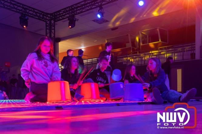 Eerste Jongerenfestival in MFC ’t Huiken Elburg direct een hit onder jongeren. - &copy; NWVFoto.nl