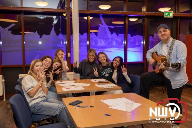 Eerste Jongerenfestival in MFC ’t Huiken Elburg direct een hit onder jongeren. - &copy; NWVFoto.nl