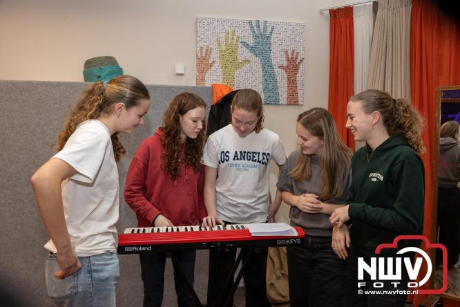 Eerste Jongerenfestival in MFC ’t Huiken Elburg direct een hit onder jongeren. - &copy; NWVFoto.nl