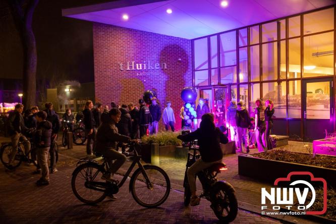 Eerste Jongerenfestival in MFC ’t Huiken Elburg direct een hit onder jongeren. - &copy; NWVFoto.nl
