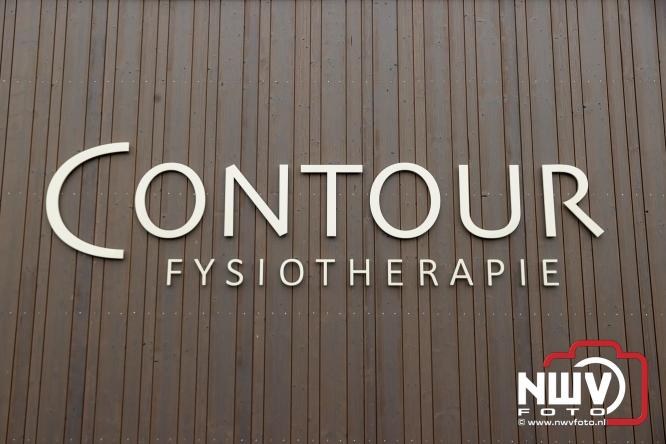 Na een grote verbouwing en uitbreiding was vrijdagmiddag de feestelijke heropening van Contour Fysiotherapie praktijk in Oldebroek. - &copy; NWVFoto.nl