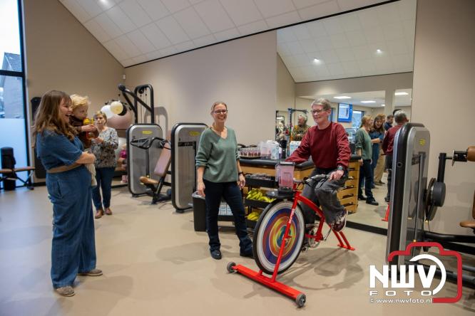 Na een grote verbouwing en uitbreiding was vrijdagmiddag de feestelijke heropening van Contour Fysiotherapie praktijk in Oldebroek. - &copy; NWVFoto.nl