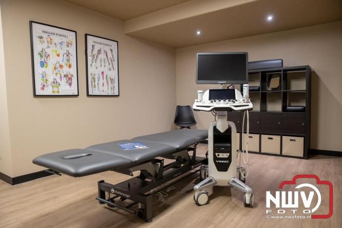 Na een grote verbouwing en uitbreiding was vrijdagmiddag de feestelijke heropening van Contour Fysiotherapie praktijk in Oldebroek. - &copy; NWVFoto.nl