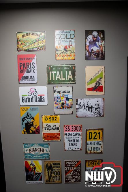 Na een grote verbouwing en uitbreiding was vrijdagmiddag de feestelijke heropening van Contour Fysiotherapie praktijk in Oldebroek. - &copy; NWVFoto.nl