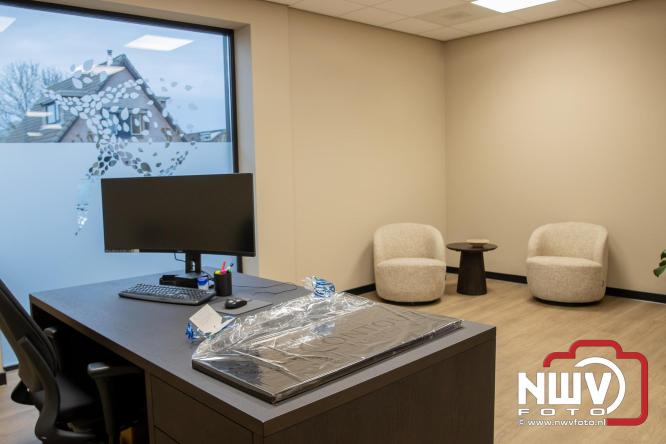 Na een grote verbouwing en uitbreiding was vrijdagmiddag de feestelijke heropening van Contour Fysiotherapie praktijk in Oldebroek. - &copy; NWVFoto.nl