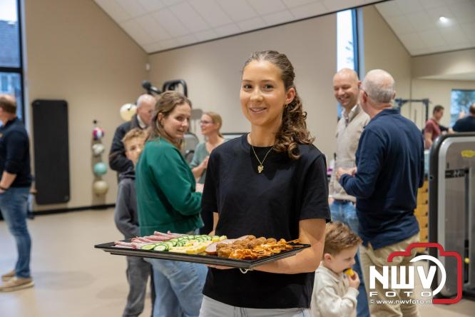 Na een grote verbouwing en uitbreiding was vrijdagmiddag de feestelijke heropening van Contour Fysiotherapie praktijk in Oldebroek. - &copy; NWVFoto.nl