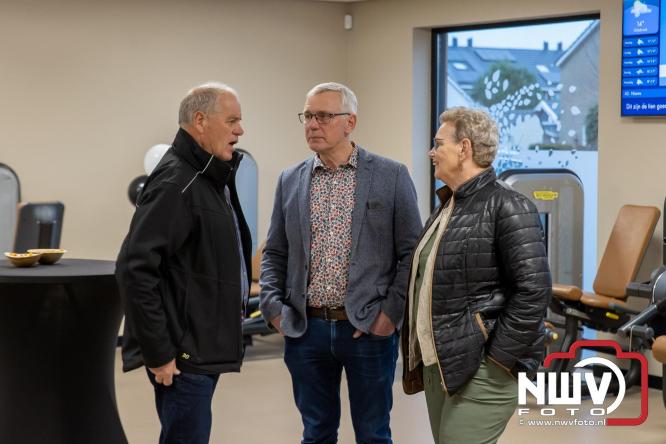 Na een grote verbouwing en uitbreiding was vrijdagmiddag de feestelijke heropening van Contour Fysiotherapie praktijk in Oldebroek. - &copy; NWVFoto.nl