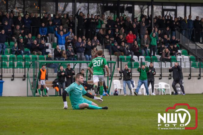 Owios behoud de eerste plaats in de 3 klasse N door de 3-0 overwinning thuis tegen vv Heerde. - &copy; NWVFoto.nl