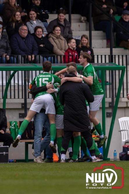 Owios behoud de eerste plaats in de 3 klasse N door de 3-0 overwinning thuis tegen vv Heerde. - &copy; NWVFoto.nl