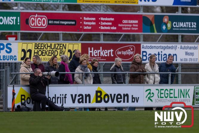 Owios behoud de eerste plaats in de 3 klasse N door de 3-0 overwinning thuis tegen vv Heerde. - &copy; NWVFoto.nl