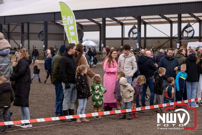 Lente,130 waterbuffels verruilen stal voor grasland, kinderen en volwassenen genieten van dit schouwspel in Doornspijk. - &copy; NWVFoto.nl