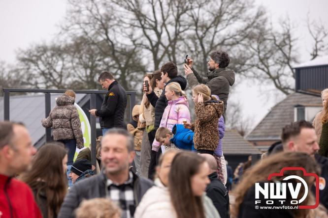 Lente,130 waterbuffels verruilen stal voor grasland, kinderen en volwassenen genieten van dit schouwspel in Doornspijk. - &copy; NWVFoto.nl
