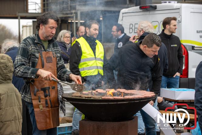 Lente,130 waterbuffels verruilen stal voor grasland, kinderen en volwassenen genieten van dit schouwspel in Doornspijk. - &copy; NWVFoto.nl
