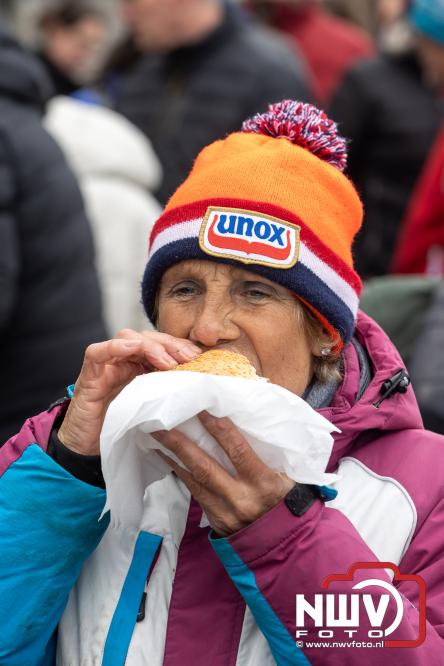 Lente,130 waterbuffels verruilen stal voor grasland, kinderen en volwassenen genieten van dit schouwspel in Doornspijk. - &copy; NWVFoto.nl