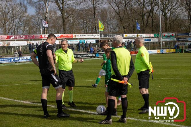 90 minuten strijd, geen beslissing: punten gedeeld in derby Owios - sv ’t Harde. - &copy; NWVFoto.nl