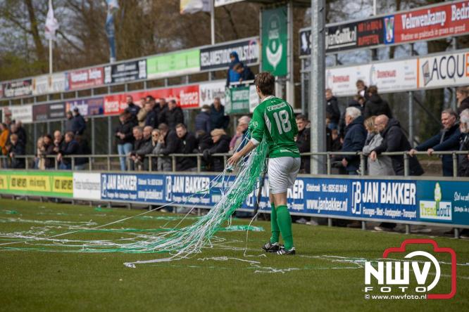 90 minuten strijd, geen beslissing: punten gedeeld in derby Owios - sv ’t Harde. - &copy; NWVFoto.nl