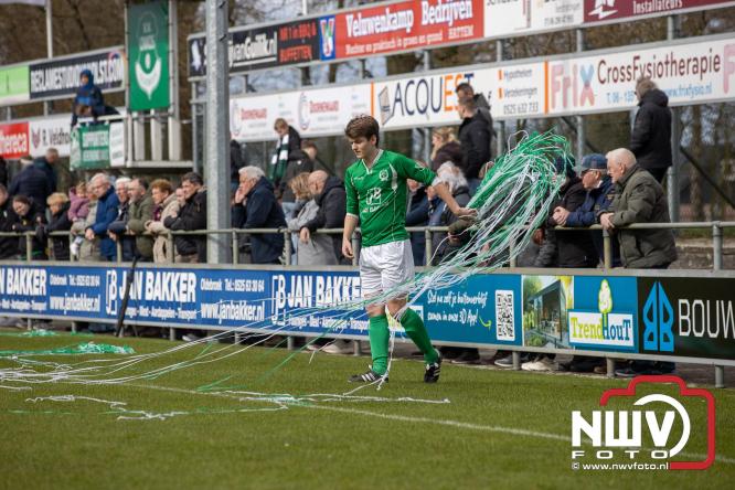 90 minuten strijd, geen beslissing: punten gedeeld in derby Owios - sv ’t Harde. - &copy; NWVFoto.nl